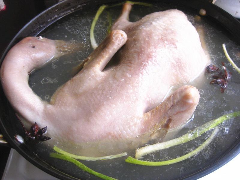 啤酒鸭怎么做最好吃？揭秘让鸭肉香浓不腥、入口即化的终极秘诀