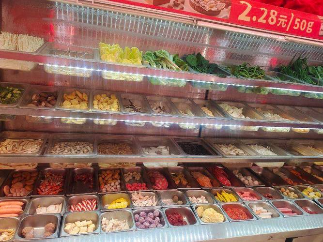 麻辣烫怎么做？从汤底到食材，手把手教你做出比外卖还香的家常版！