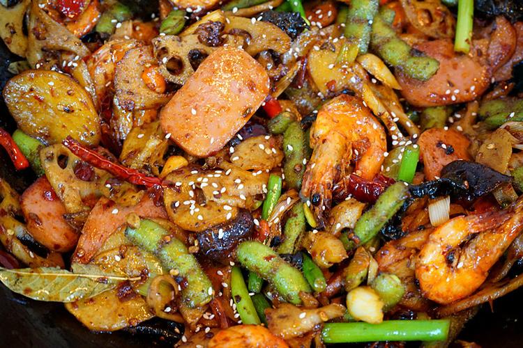 麻辣香锅怎么做？手把手教你做出饭店级味道，省钱又过瘾！