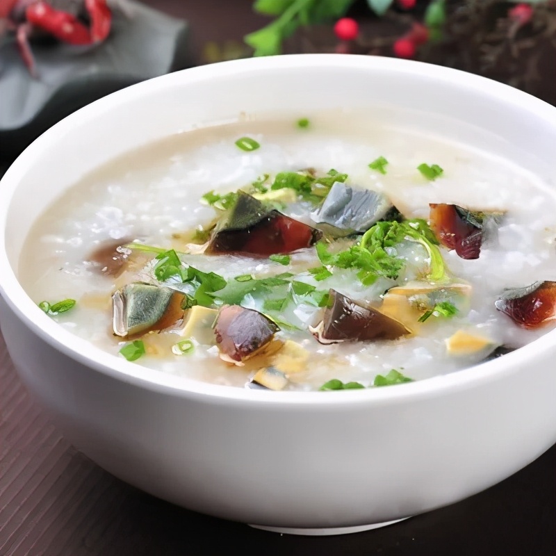 皮蛋瘦肉粥怎么做？一碗征服全家的暖心秘诀，看完立刻就想动手！