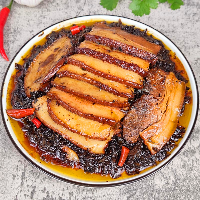 梅菜扣肉怎么做？学会这道“硬菜”，让年夜饭的压轴菜不再翻车！