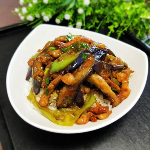 红烧茄子怎么做？学会这3招，茄子不吸油不油腻，比肉还香！